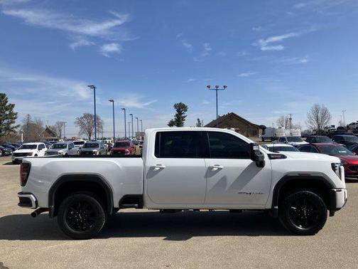 Summit White 2024 GMC Sierra 2500 AT4