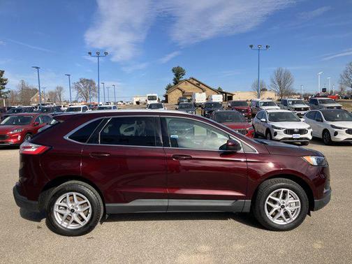 Burgundy Velvet Metallic Tinted Clearcoat 2024 Ford Edge SEL