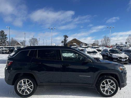 2024 Jeep Compass Latitude Lux