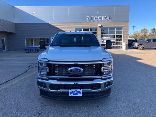Star White Metallic Tri-Coat 2026 Ford F-350 Lariat