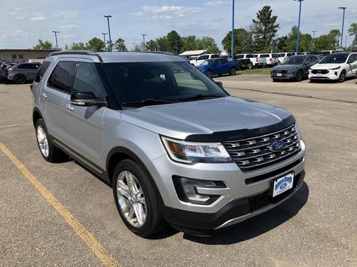 Magnetic Metallic 2017 Ford Explorer XLT