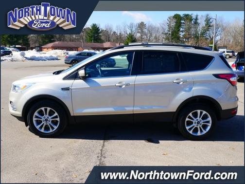 White Gold Metallic 2017 Ford Escape SE