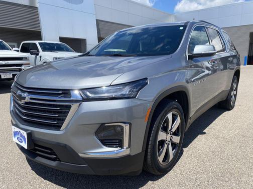 Sterling Gray Metallic 2023 Chevrolet Traverse LT Leather