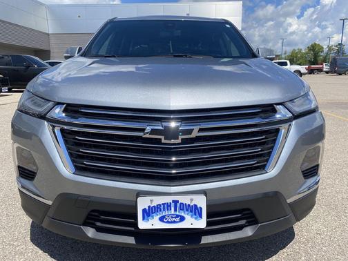 Sterling Gray Metallic 2023 Chevrolet Traverse LT Leather