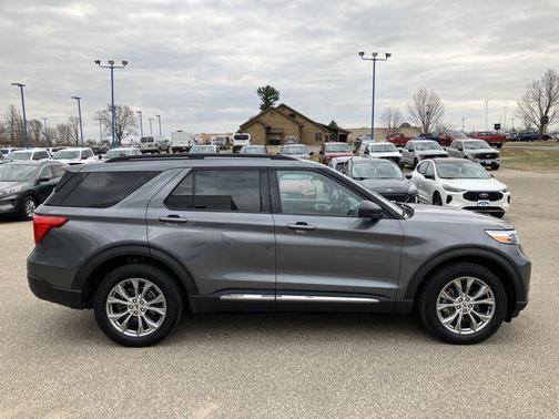 Carbonized Gray Metallic 2021 Ford Explorer XLT