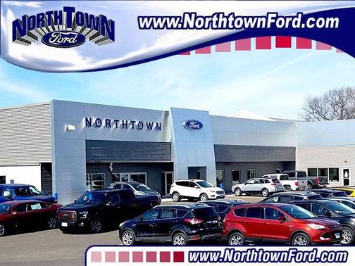 Photo 4 of 5 of 2016 Chrysler Town & Country Touring