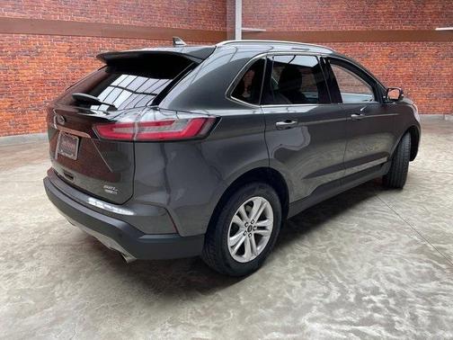 Photo 3 of 32 of 2019 Ford Edge SEL