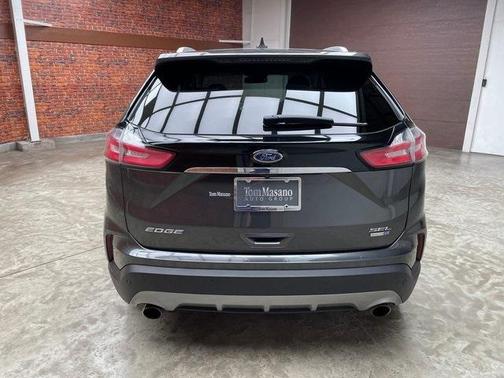 Photo 4 of 32 of 2019 Ford Edge SEL