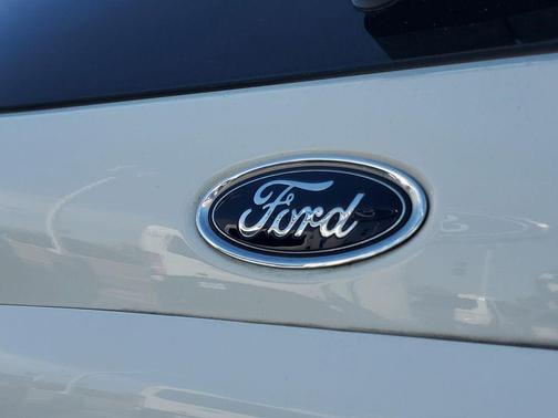 DIAMOND WHITE 2021 Ford EcoSport SE