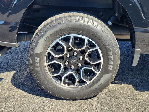 Agate Black Metallic 2023 Ford F-150 XLT