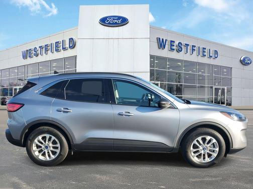 ICONIC SILVER 2022 Ford Escape SE