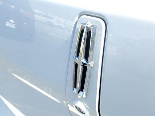 2014 Lincoln MKX Base