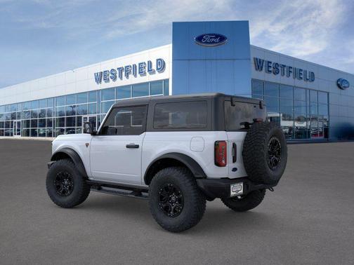 Oxford White 2025 Ford Bronco Badlands