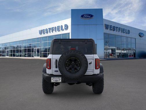 Oxford White 2025 Ford Bronco Badlands