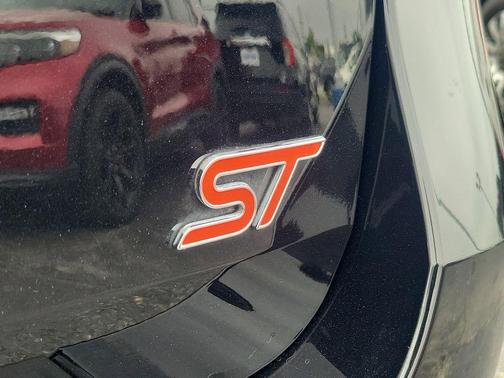 Agate Black Metallic 2025 Ford Explorer ST