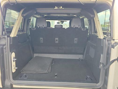 Desert Sand 2025 Ford Bronco Outer Banks