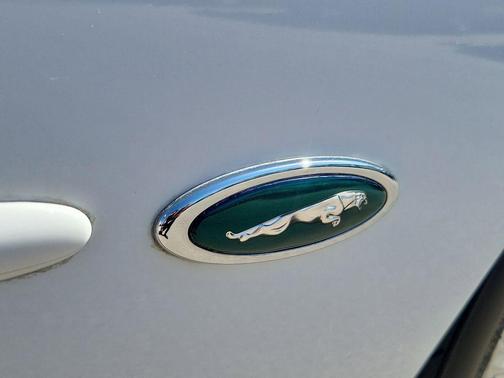 2000 Jaguar XK8 2dr Convertible