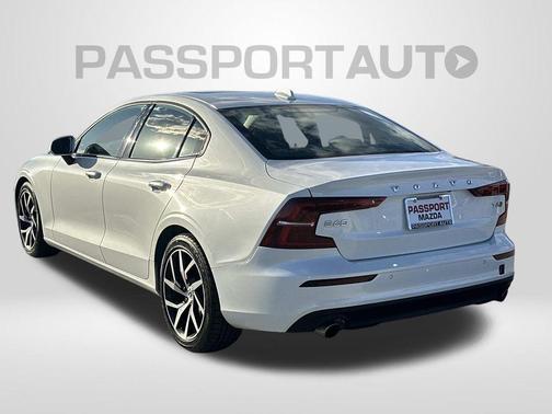 2020 Volvo S60 T6 Momentum