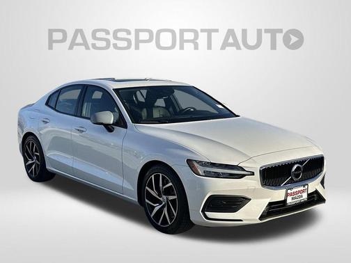 2020 Volvo S60 T6 Momentum