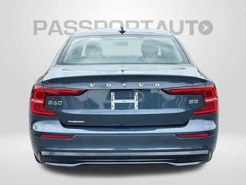 2024 Volvo S60 B5 Plus Dark Theme