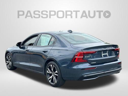 2024 Volvo S60 B5 Plus Dark Theme