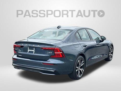 2024 Volvo S60 B5 Plus Dark Theme