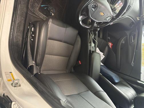 Summit White 2019 Chevrolet Impala 1LT