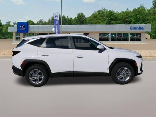 2025 Hyundai TUCSON SE