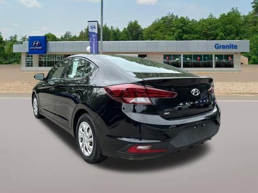 2019 Hyundai ELANTRA SE
