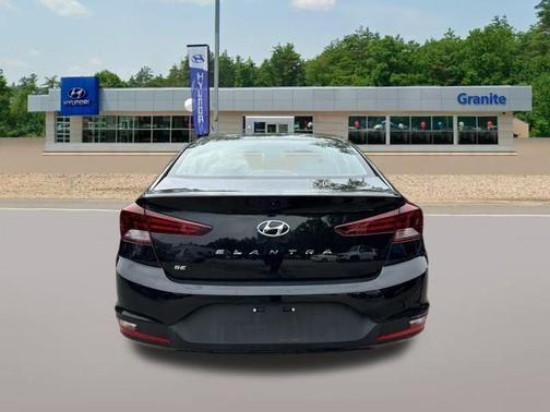 2019 Hyundai ELANTRA SE