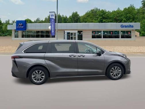 2021 Toyota Sienna LE