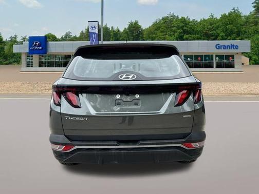 2022 Hyundai TUCSON SE