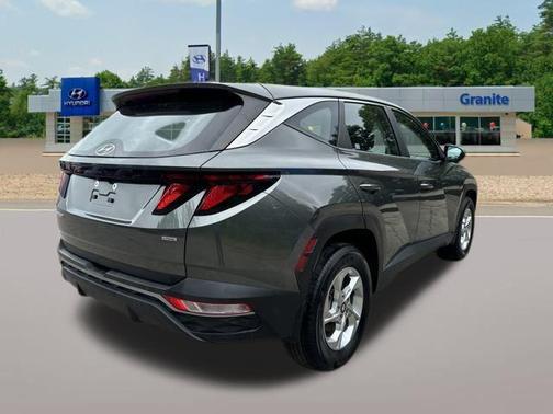 2022 Hyundai TUCSON SE