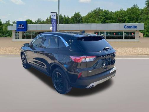 Black 2020 Ford Escape SE