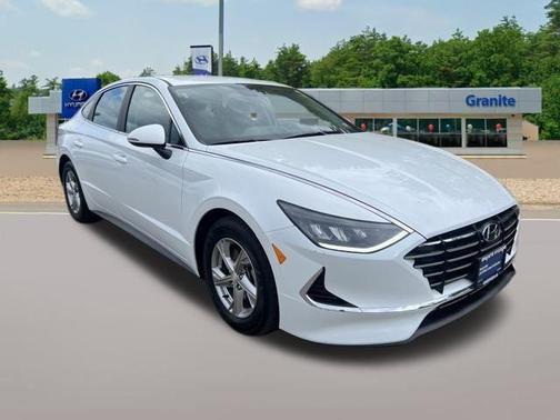 2022 Hyundai SONATA SE