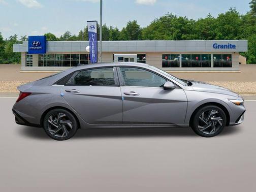 2025 Hyundai ELANTRA Limited