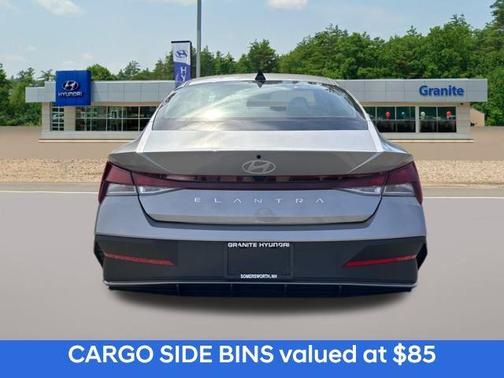 2025 Hyundai ELANTRA SE