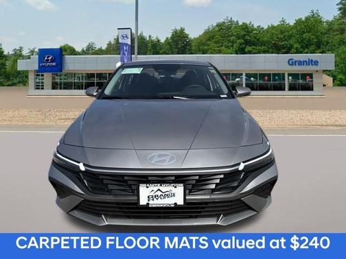 2025 Hyundai ELANTRA SE