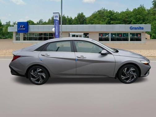 2025 Hyundai ELANTRA Limited
