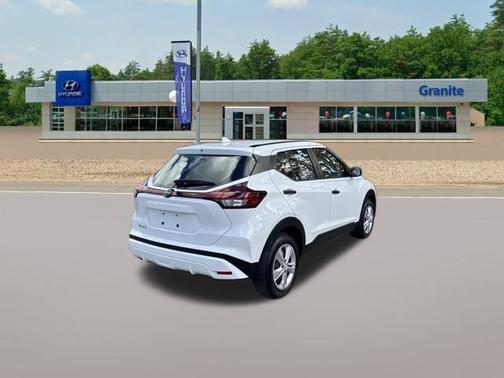 2024 Nissan Kicks S