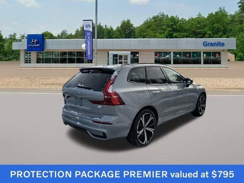 2024 Volvo XC60 Recharge Plug-In Hybrid T8 Ultimate Dark Theme