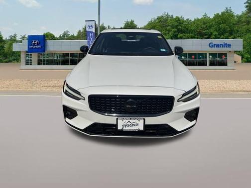 2023 Volvo S60 B5 Ultimate Black Edition