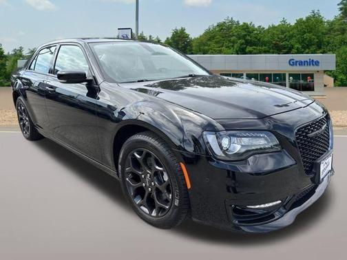2023 Chrysler 300 Touring L