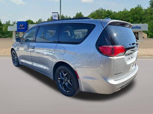 Billet Silver Metallic Clearcoat 2019 Chrysler Pacifica Touring-L Plus