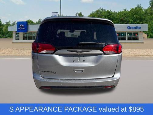 Billet Silver Metallic Clearcoat 2019 Chrysler Pacifica Touring-L Plus