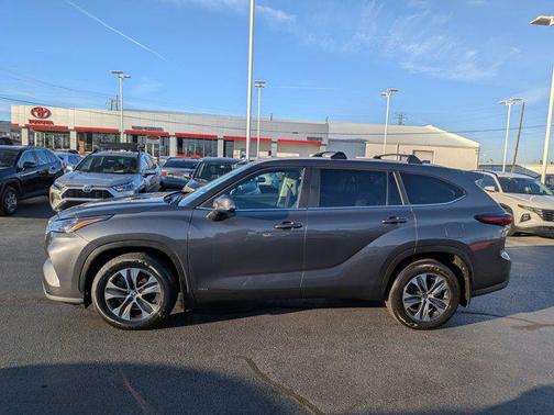 2024 Toyota Highlander Hybrid XLE