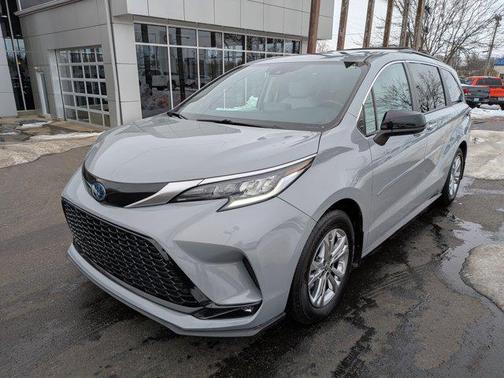2023 Toyota Sienna XSE 7 Passenger