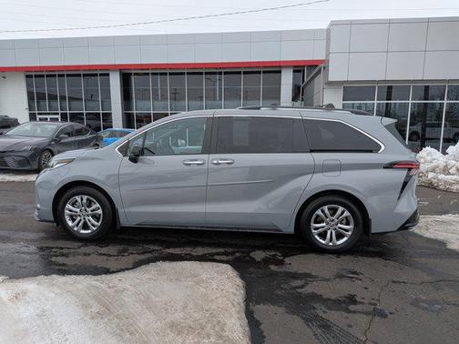 2023 Toyota Sienna XSE 7 Passenger