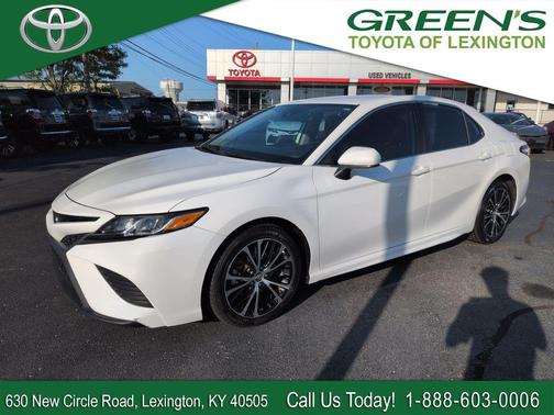 Super White 2019 Toyota Camry SE
