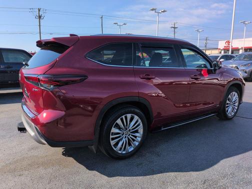Ruby Flare Pearl 2025 Toyota Highlander Hybrid Platinum